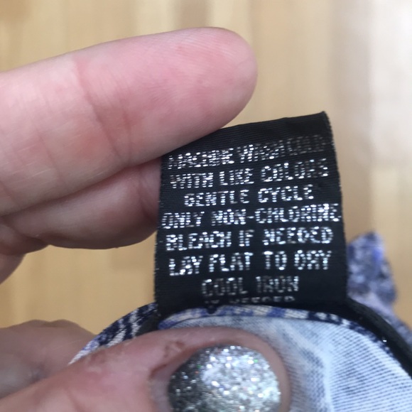 Blue pattern top - Picture 8 of 8